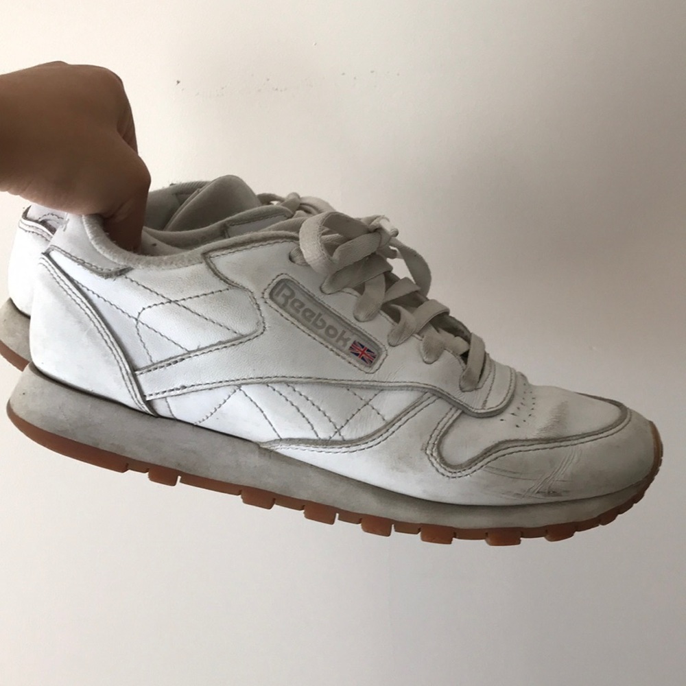 Reebok classics leather sneakers with gumbottom